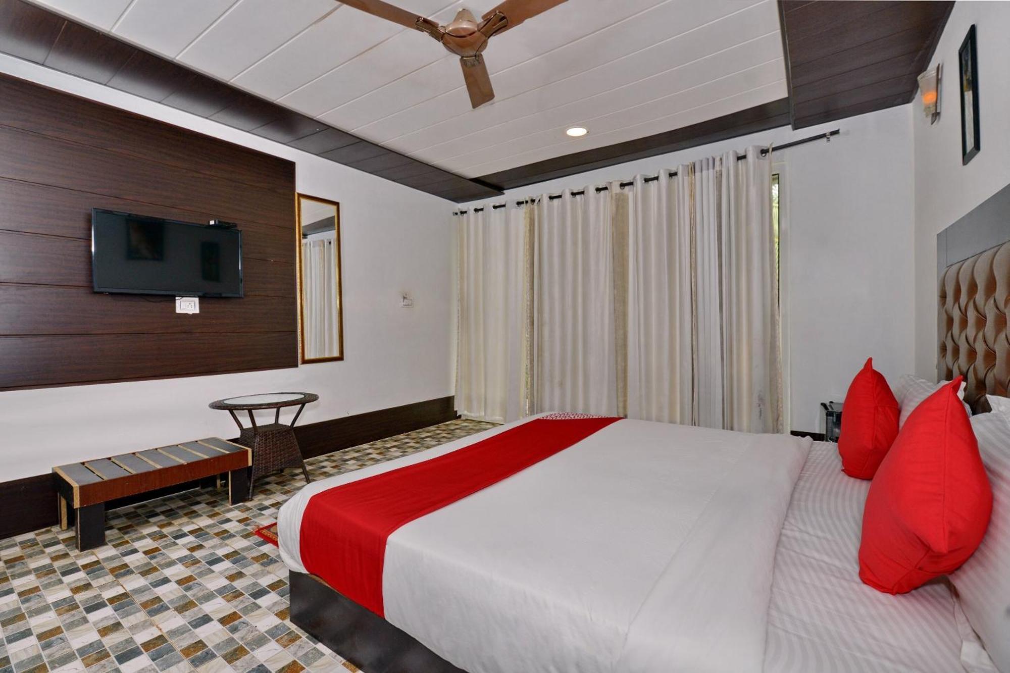 Collection O Retreat Morjim Resort Luaran gambar